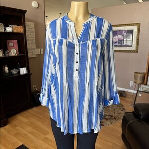 Cocomo blue & white 3/4 roll tab sleeves Vneck blouse-size XL